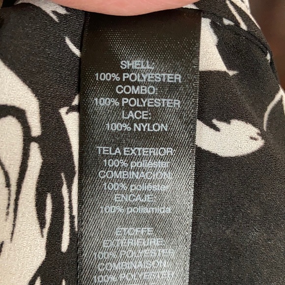 White House Black Market Top. EUC - Picture 8 of 8